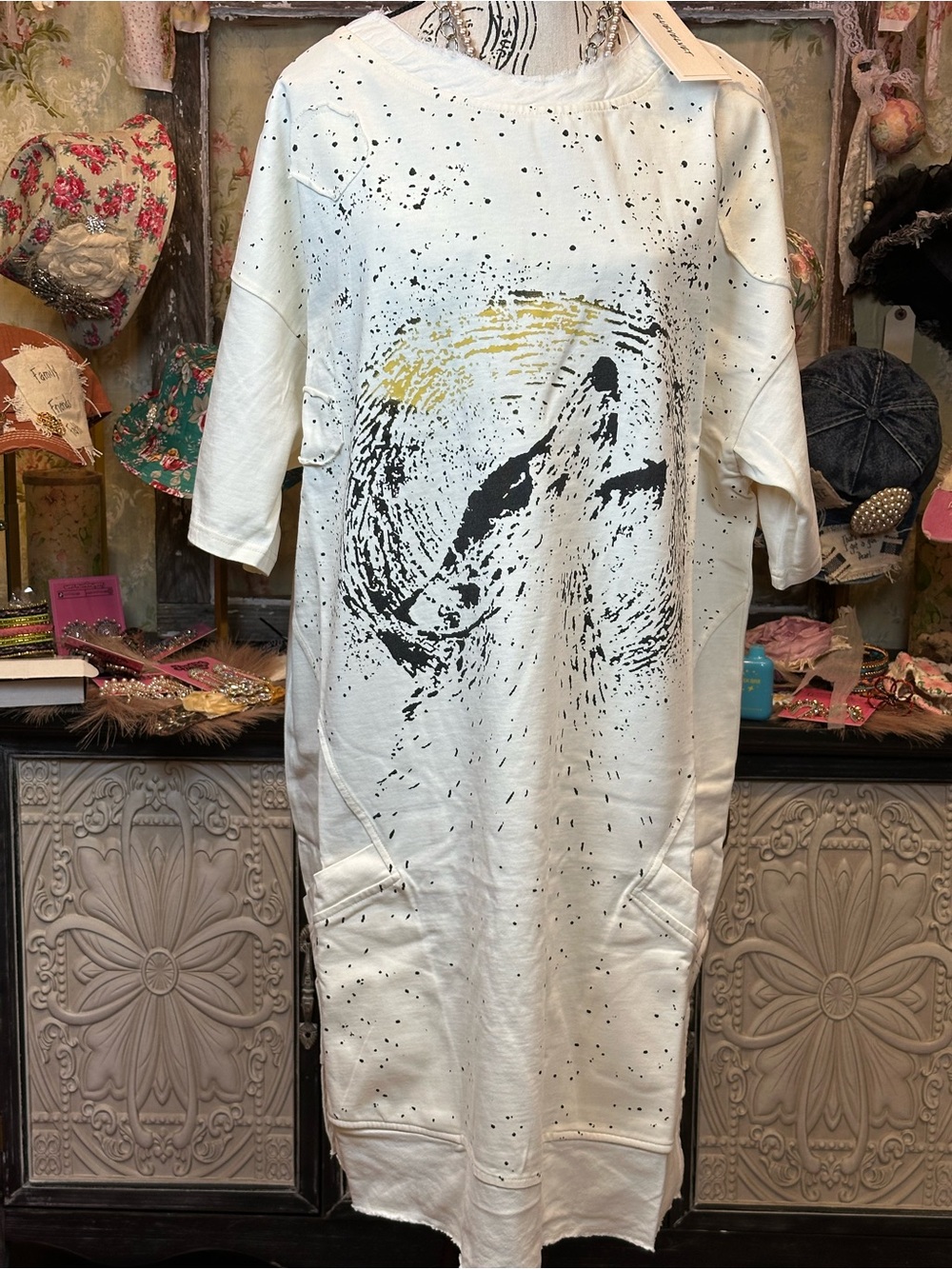 BLUE VELVET White Graphic Splatter T-Shirt Dress with ABSTRACT WOLF Print